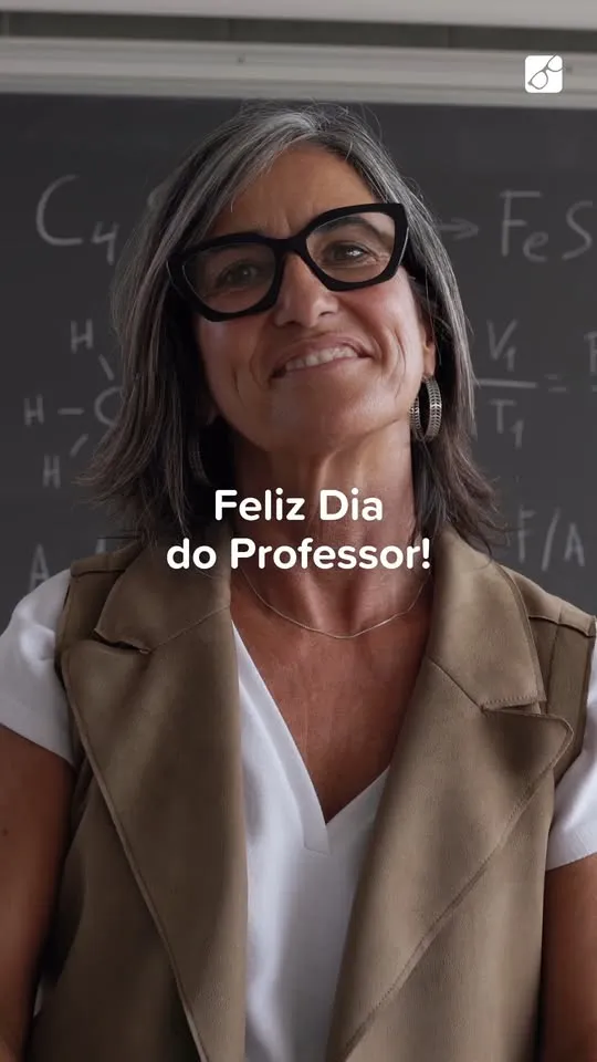 O professor acompanha descobertas, desafios, conquistas e tantos momentos importantes na vida de uma pessoa