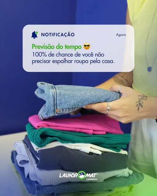 Quem mora em apartamento conhece o cenário: choveu, o varal lotou e, de repente, cada cadeira da casa ganhou uma peça de roupa.