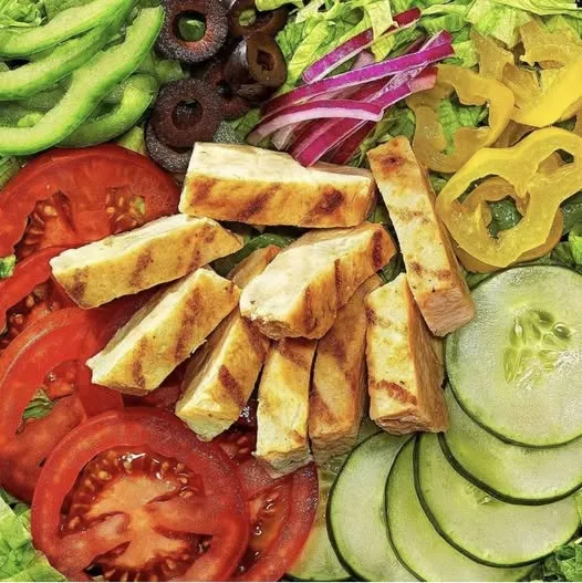 Fresh and delicious - just how a salad should be! 🍅🥗