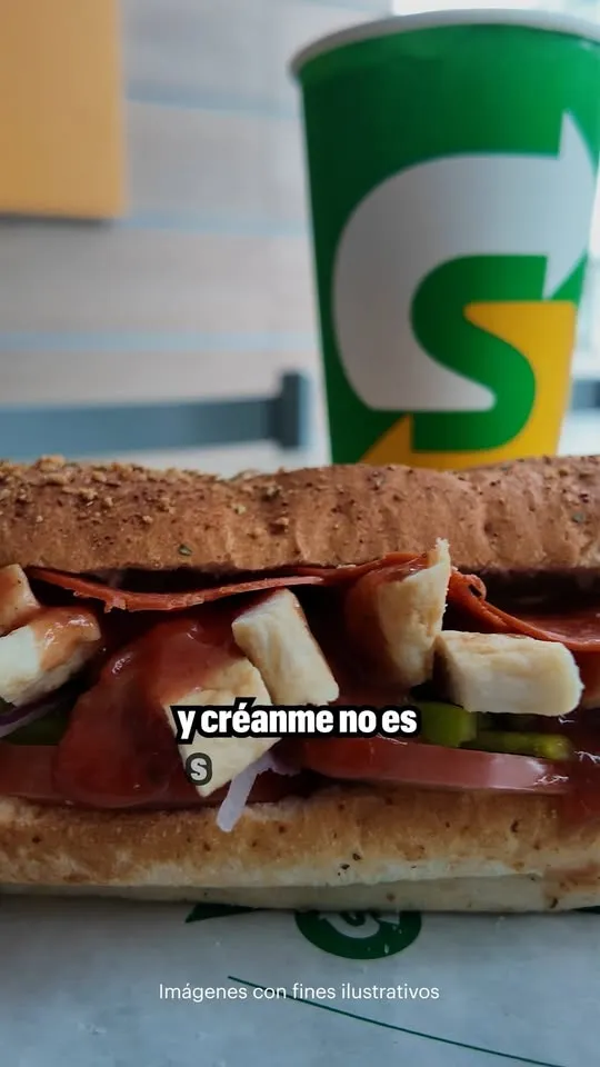 ¿Ya lo probaron o ando solo yo hablando de esto? 👀 Nuevo Chicken Pizza Sub ¿Qué les pareció? 🍕🥖