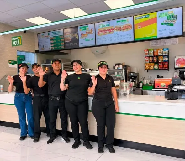 El cruce más famoso de Huacas ahora también tiene el mejor sabor y se convertirá en tu parada obligatoria 😎💚 Te esperamos en la gasolinera JSM de D...
