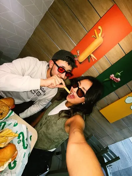 No sabemos qué se disfruta más...si el combo o el parche. 👀🥖✨