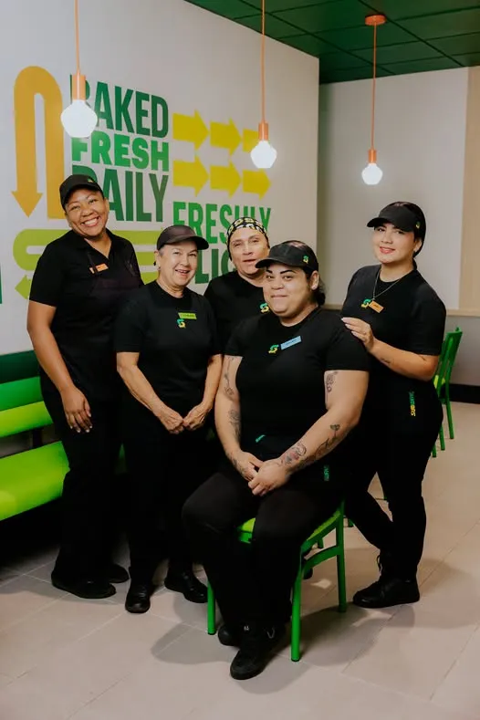 Conoce nos team di Subway Dakota. Tras di tur dushi Subs tin un super team. 🥳