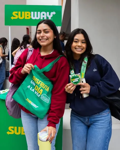 Así se vivió la Actividad de la Semana de la Facultad de Ciencias Administrativas y Sociales de UNITEC junto a Subway. 🥪🎓✨