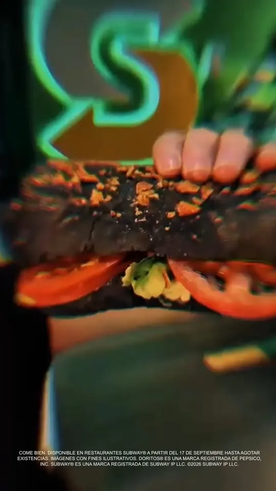 ¡El terror nunca supo tan bien! 🎃👻  Curioseandomx  se lanzó a probar el Nuevo Subway Chicken Frankie y está para morirse de gusto.